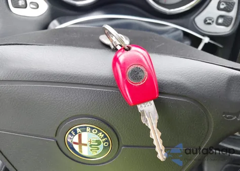 1996 Alfa Romeo Spider z USA, uszkodzony, nr VIN ZAR91600006013048